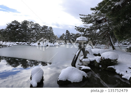雪降った日の兼六園 雪降った日の兼六園 135752479