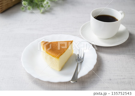 チーズケーキとコーヒー チーズケーキとコーヒー 135752543