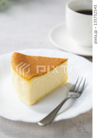 チーズケーキとコーヒー チーズケーキとコーヒー 135752545