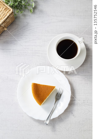 チーズケーキとコーヒー チーズケーキとコーヒー 135752546
