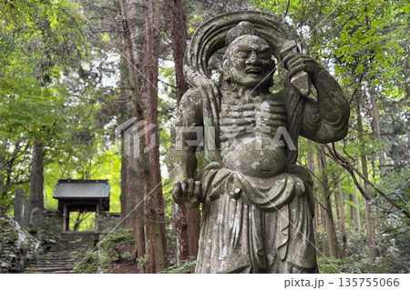 両子寺仁王像と新緑 両子寺仁王像と新緑 135755066