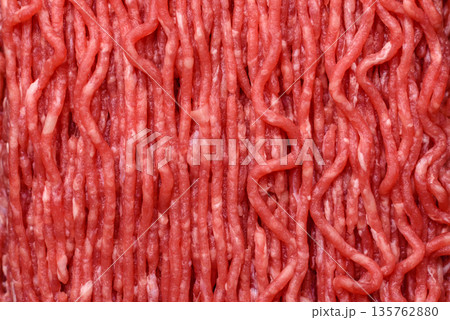 Raw ground beef or pork for burgers or meatballs with salt and spices. Raw ground beef 135762880