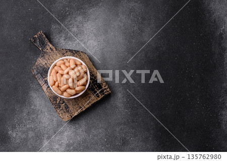 Canned white beans, prepared as an ingredient for a classic English breakfast. Canned beans Canned white beans, prepared as an ingredient for a classic English breakfast. Canned beans 135762980