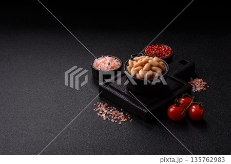 Canned white beans, prepared as an ingredient for a classic English breakfast. Canned beans Canned white beans, prepared as an ingredient for a classic English breakfast. Canned beans 135762983