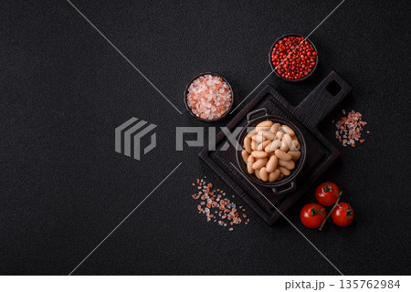 Canned white beans, prepared as an ingredient for a classic English breakfast. Canned beans Canned white beans, prepared as an ingredient for a classic English breakfast. Canned beans 135762984