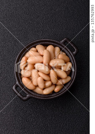 Canned white beans, prepared as an ingredient for a classic English breakfast. Canned beans Canned white beans, prepared as an ingredient for a classic English breakfast. Canned beans 135762993