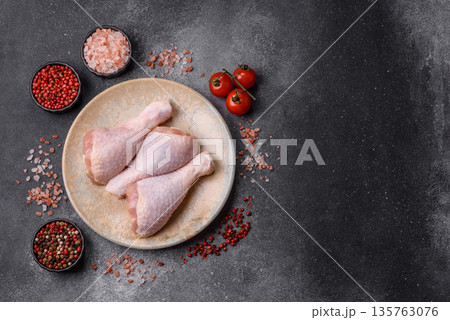Chicken meat, raw drumsticks on the bone for grilling with salt and spices. Raw chicken drumsticks Chicken meat, raw drumsticks on the bone for grilling with salt and spices. Raw chicken drumsticks 135763076