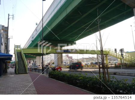 中央大通りの風景 135764514