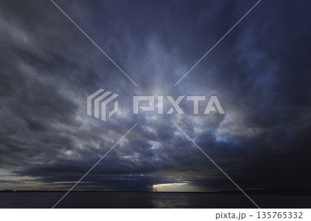 空と港の夕景・春・超広角・空主体・240312pm 空と港の夕景・春・超広角・空主体・240312pm 135765332