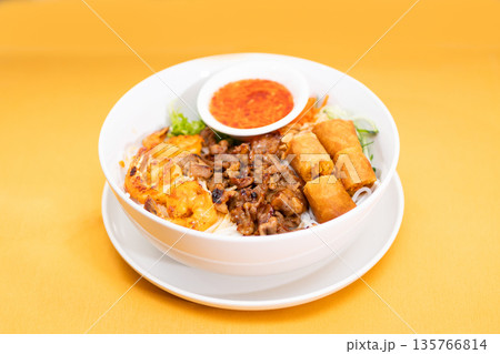 Vietnamese Vermicelli Noodle Bowl with Grilled Pork 135766814