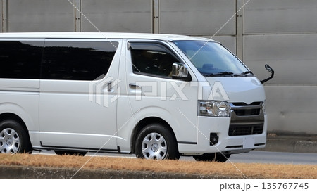 ワンボックスカー 135767745