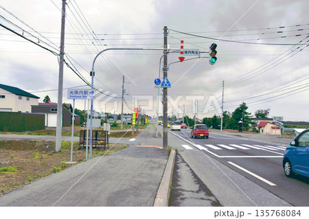 JR北海道函館本線　光珠内駅の風景(2023年夏) 135768084