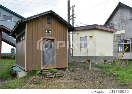 JR北海道函館本線　光珠内駅の風景(2023年夏) 135768089