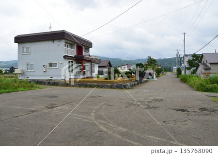 JR北海道函館本線　光珠内駅の風景(2023年夏) 135768090