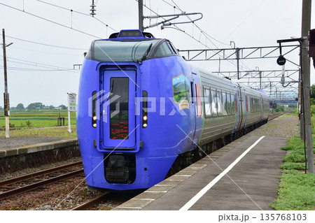 JR北海道函館本線 光珠内駅の風景(2023年夏) JR北海道函館本線 光珠内駅の風景(2023年夏) 135768103