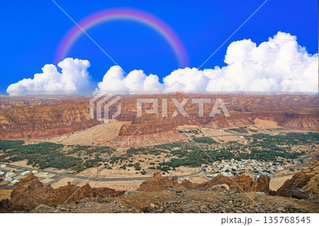 ハラットビューポイントからの溶岩クレーターの絶景 135768545