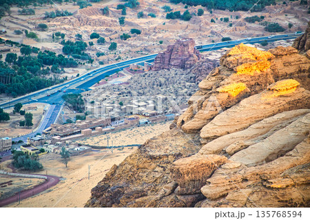 ハラットビューポイントからの溶岩クレーターの絶景 135768594