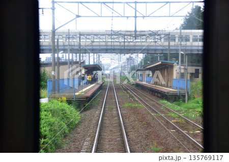 JR北海道函館本線の江別駅から森林公園駅までの普通列車車窓風景(2023年夏曇り空) 135769117
