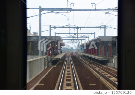 JR北海道函館本線の江別駅から森林公園駅までの普通列車車窓風景(2023年夏曇り空) 135769120