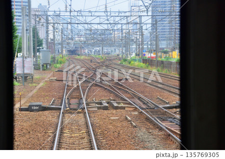 JR北海道函館本線 森林公園駅から札幌駅までの普通列車車窓風景(2023年夏曇り空) JR北海道函館本線 森林公園駅から札幌駅までの普通列車車窓風景(2023年夏曇り空) 135769305