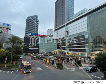 横浜駅西口　早朝　2023年12月 135769658