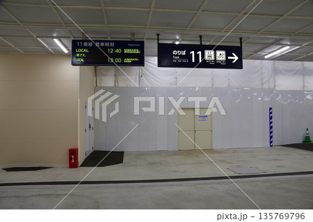 JR北海道札沼線 札幌駅から新琴似駅間の車窓風景(2023年夏曇り空) JR北海道札沼線 札幌駅から新琴似駅間の車窓風景(2023年夏曇り空) 135769796