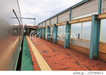JR北海道札沼線 札幌駅から新琴似駅間の車窓風景(2023年夏曇り空) JR北海道札沼線 札幌駅から新琴似駅間の車窓風景(2023年夏曇り空) 135769811