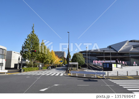 東京都渋谷区 千駄ヶ谷駅・国立競技場駅前の街並み 135769847
