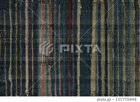余り生地を裂いて最後まで使う「裂き織り」の縞、古い時代のSDGs 135770448