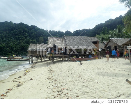 タイ スリン諸島 モーケン族の村 タイ スリン諸島 モーケン族の村 135770726