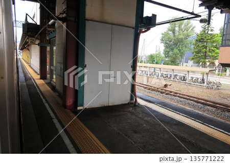 JR北海道札沼線　あいの里教育大駅から当別駅間の車窓風景(2023年夏曇り空) 135771222