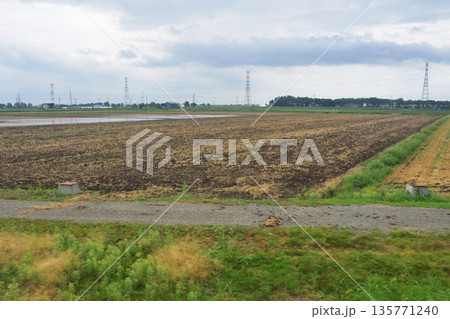 JR北海道札沼線　あいの里教育大駅から当別駅間の車窓風景(2023年夏曇り空) 135771240