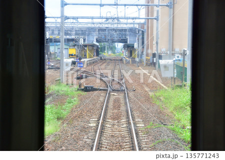 JR北海道札沼線　あいの里教育大駅から当別駅間の車窓風景(2023年夏曇り空) 135771243