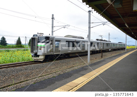 JR北海道札沼線 当別駅から北海道医療大学駅間の車窓と駅の風景(2023年夏曇り空) JR北海道札沼線 当別駅から北海道医療大学駅間の車窓と駅の風景(2023年夏曇り空) 135771643