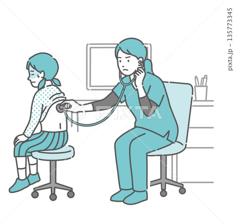 背中の聴診を受ける冷や汗をかいた女の子と深刻な表情のスクラブ姿の女性医療従事者のイラスト 135773345