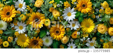 ひまわりとガーベラの明るく元気なフラワー背景｜イエロー×グリーン 135773985