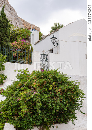 Narrow streets of Anafiotika area in ancient Athens 135774202
