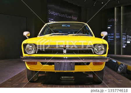 いすゞ自動車展示施設で公開されている乗用車(ジュミニ) いすゞ自動車展示施設で公開されている乗用車(ジュミニ) 135774618