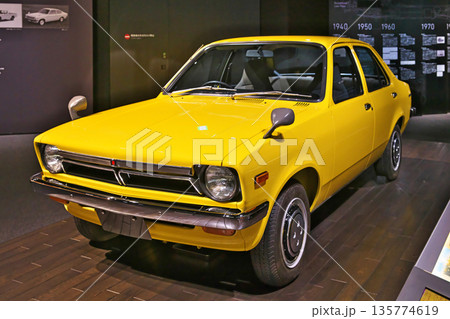いすゞ自動車展示施設で公開されている乗用車（ベルレ） 135774619