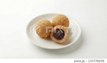 ごま団子 芝麻球 揚げ点心 スイーツ 飲茶メニュー 食べ放題 中華 食品 料理 135776036