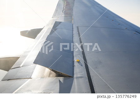 飛行機の動翼 飛行機の動翼 135776249