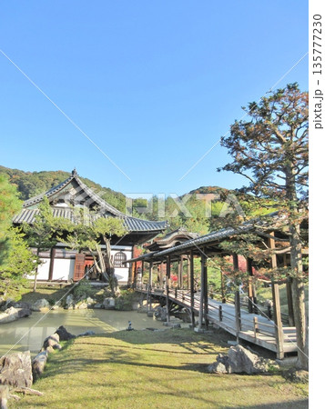 高台寺　快晴の開山堂と観月台 135777230