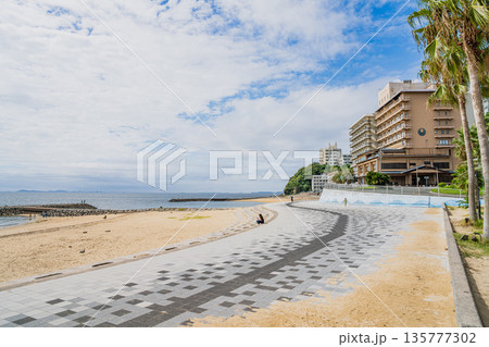 蒲郡市の西浦海水浴場周辺の風景(愛知県) 135777302