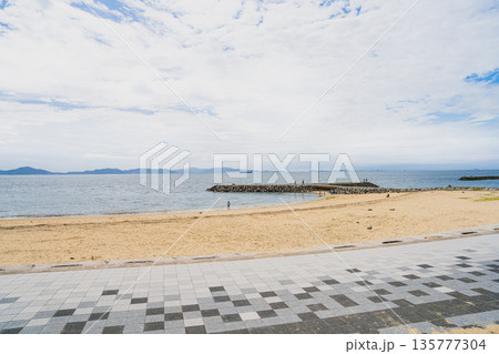 蒲郡市の西浦海水浴場周辺の風景(愛知県) 蒲郡市の西浦海水浴場周辺の風景(愛知県) 135777304