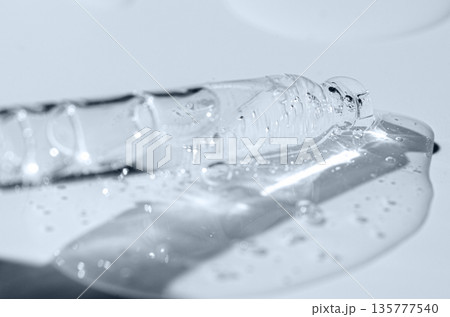 Transparent cosmetic product for skin care. 135777540