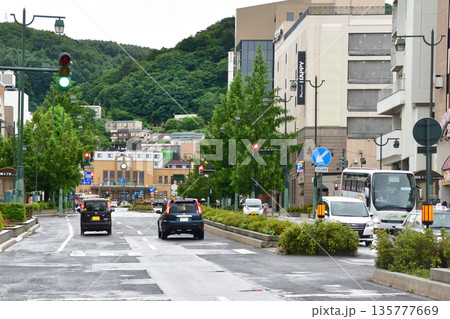 北海道小樽市　小樽駅付近の風景(2023年夏雨) 135777669