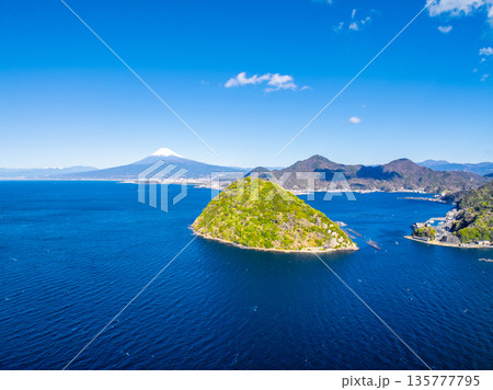 駿河湾、内浦湾と富士山(静岡県沼津市) 駿河湾、内浦湾と富士山(静岡県沼津市) 135777795