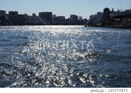 太陽に照らされた隅田川 太陽に照らされた隅田川 135777875