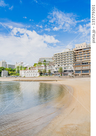 蒲郡市の西浦海水浴場周辺の風景(愛知県) 135779301