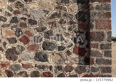 メキシコのテオティワカン遺跡の可愛い壁 135779962